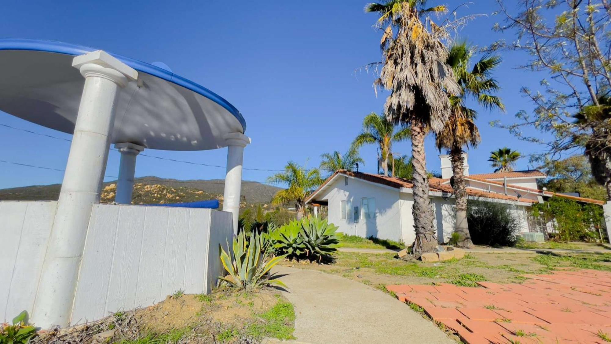 Private Home On 10 Acres - Heated Salt Pool & Jacuzzi, Mountain & City Views, Horseshoes, Basketball, Bbq, Golf Putting, Foosball, Croquet, Bose Stereo, White Cotton Bedding - Hilltop Hacienda, Pool Heat Optional Jamul Buitenkant foto