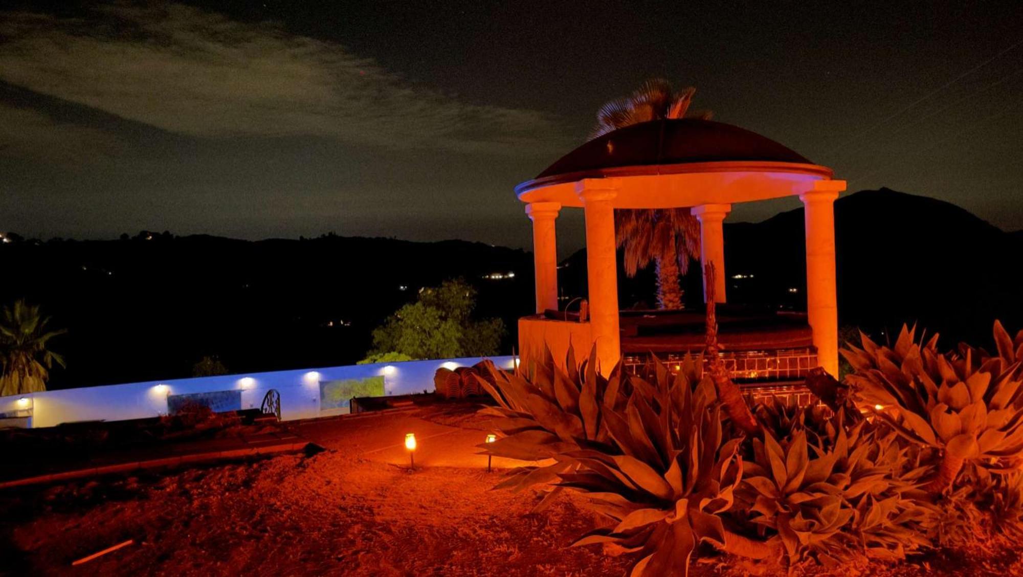 Private Home On 10 Acres - Heated Salt Pool & Jacuzzi, Mountain & City Views, Horseshoes, Basketball, Bbq, Golf Putting, Foosball, Croquet, Bose Stereo, White Cotton Bedding - Hilltop Hacienda, Pool Heat Optional Jamul Buitenkant foto