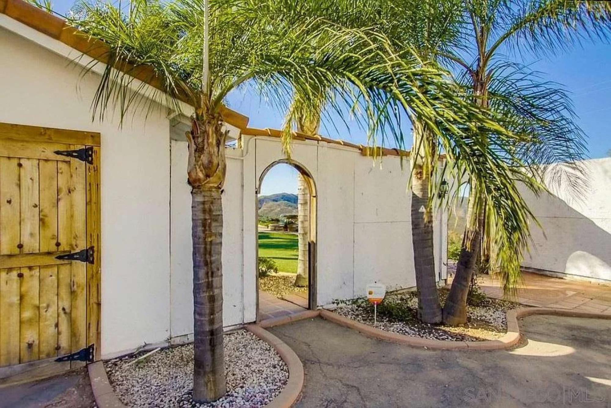 Private Home On 10 Acres - Heated Salt Pool & Jacuzzi, Mountain & City Views, Horseshoes, Basketball, Bbq, Golf Putting, Foosball, Croquet, Bose Stereo, White Cotton Bedding - Hilltop Hacienda, Pool Heat Optional Jamul Buitenkant foto