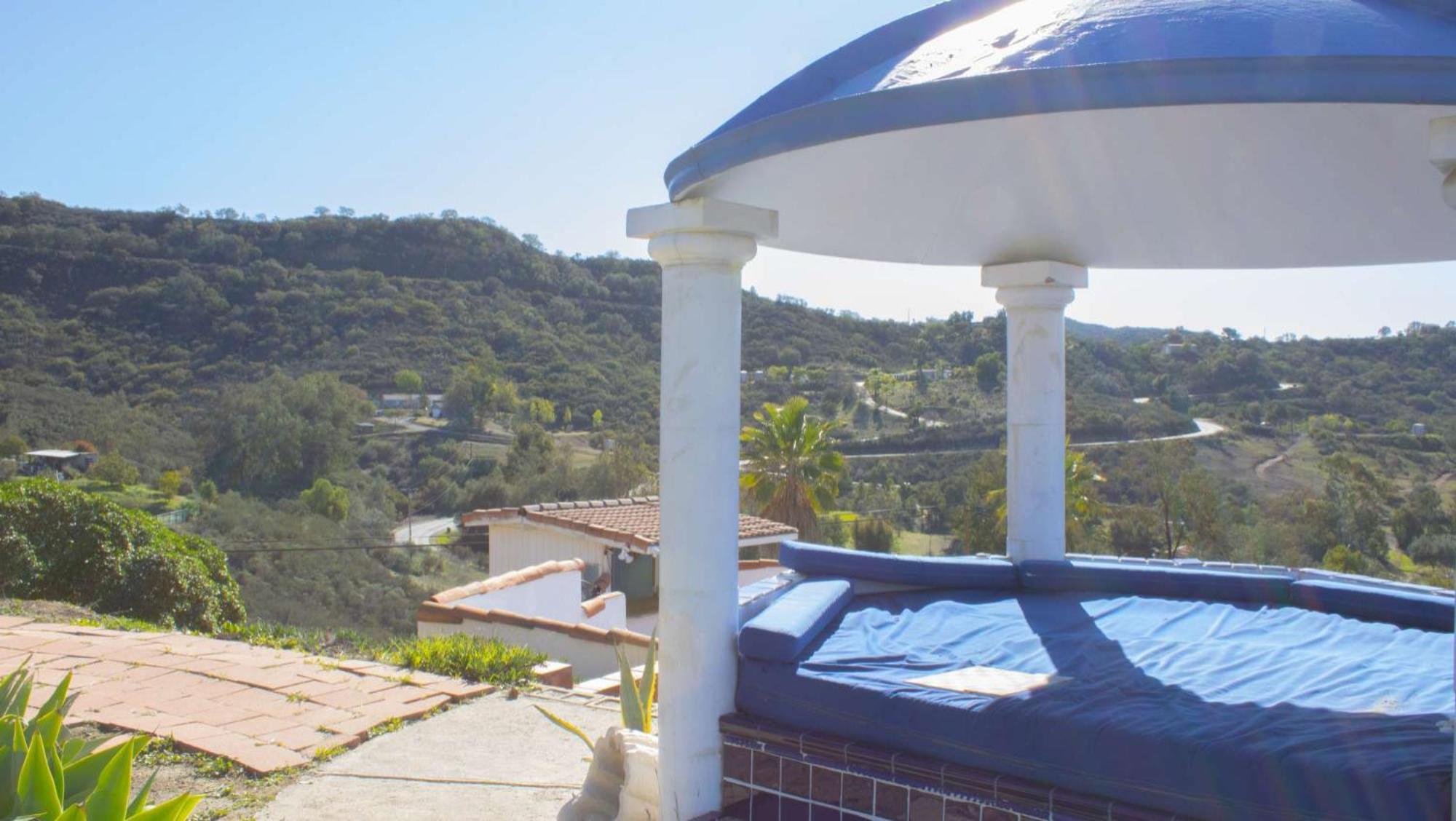 Private Home On 10 Acres - Heated Salt Pool & Jacuzzi, Mountain & City Views, Horseshoes, Basketball, Bbq, Golf Putting, Foosball, Croquet, Bose Stereo, White Cotton Bedding - Hilltop Hacienda, Pool Heat Optional Jamul Buitenkant foto