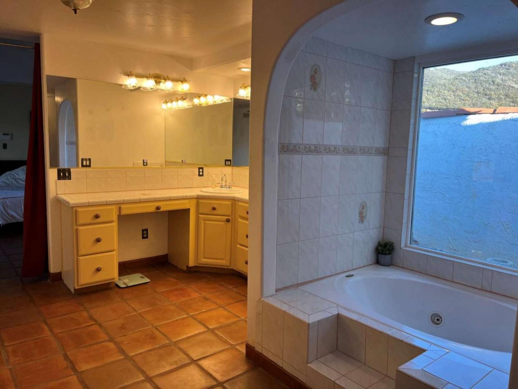 Private Home On 10 Acres - Heated Salt Pool & Jacuzzi, Mountain & City Views, Horseshoes, Basketball, Bbq, Golf Putting, Foosball, Croquet, Bose Stereo, White Cotton Bedding - Hilltop Hacienda, Pool Heat Optional Jamul Buitenkant foto