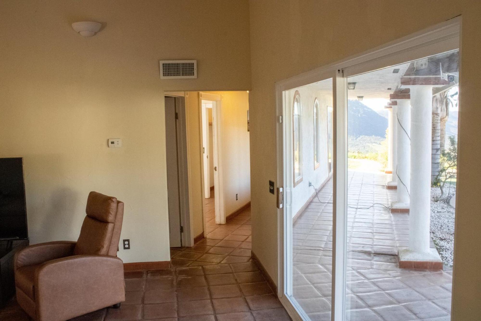 Private Home On 10 Acres - Heated Salt Pool & Jacuzzi, Mountain & City Views, Horseshoes, Basketball, Bbq, Golf Putting, Foosball, Croquet, Bose Stereo, White Cotton Bedding - Hilltop Hacienda, Pool Heat Optional Jamul Buitenkant foto