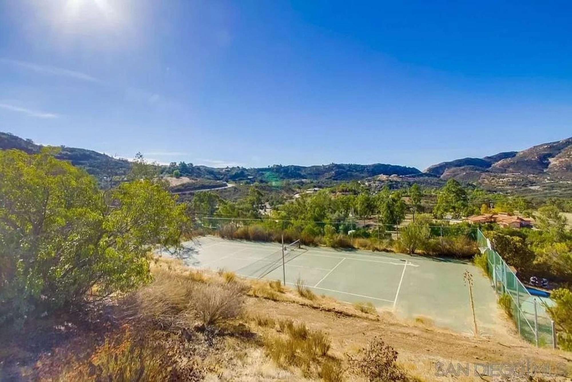 Private Home On 10 Acres - Heated Salt Pool & Jacuzzi, Mountain & City Views, Horseshoes, Basketball, Bbq, Golf Putting, Foosball, Croquet, Bose Stereo, White Cotton Bedding - Hilltop Hacienda, Pool Heat Optional Jamul Buitenkant foto