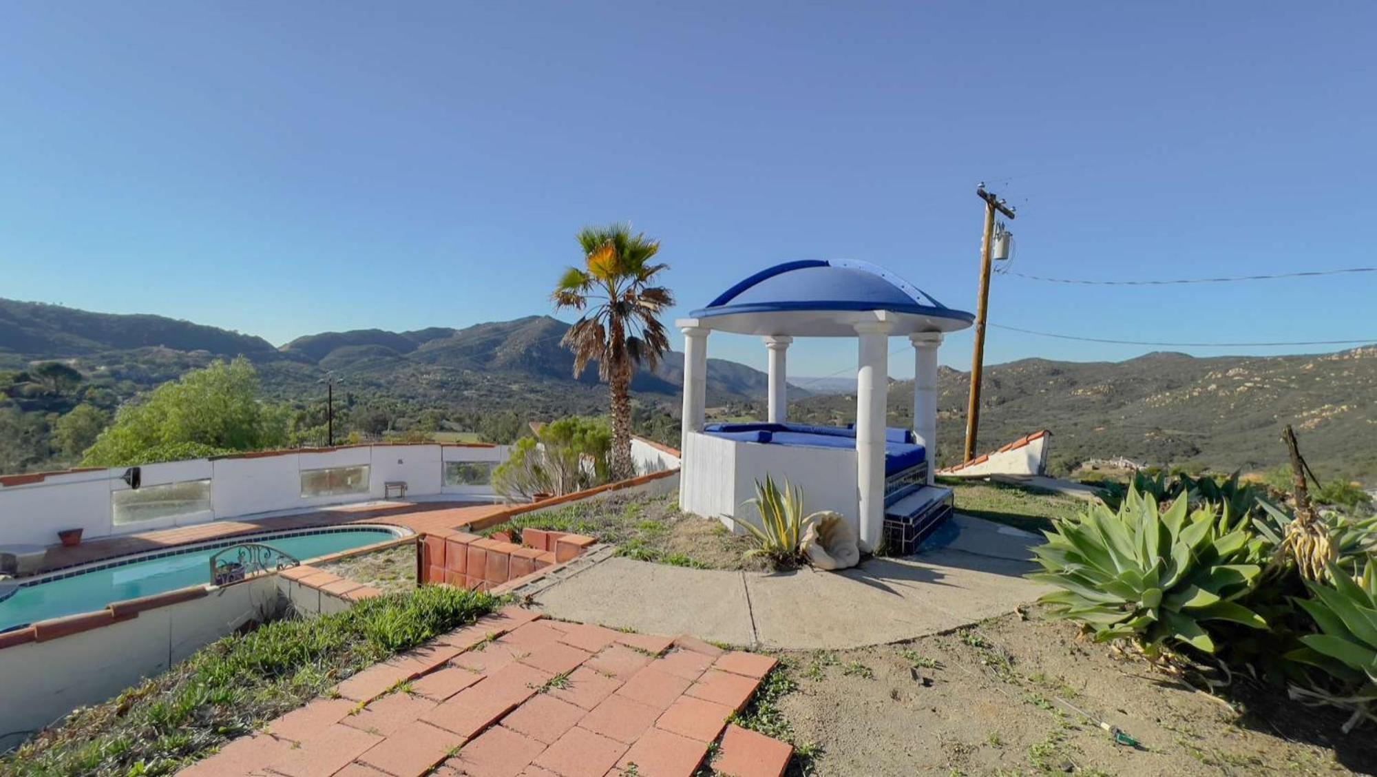 Private Home On 10 Acres - Heated Salt Pool & Jacuzzi, Mountain & City Views, Horseshoes, Basketball, Bbq, Golf Putting, Foosball, Croquet, Bose Stereo, White Cotton Bedding - Hilltop Hacienda, Pool Heat Optional Jamul Buitenkant foto
