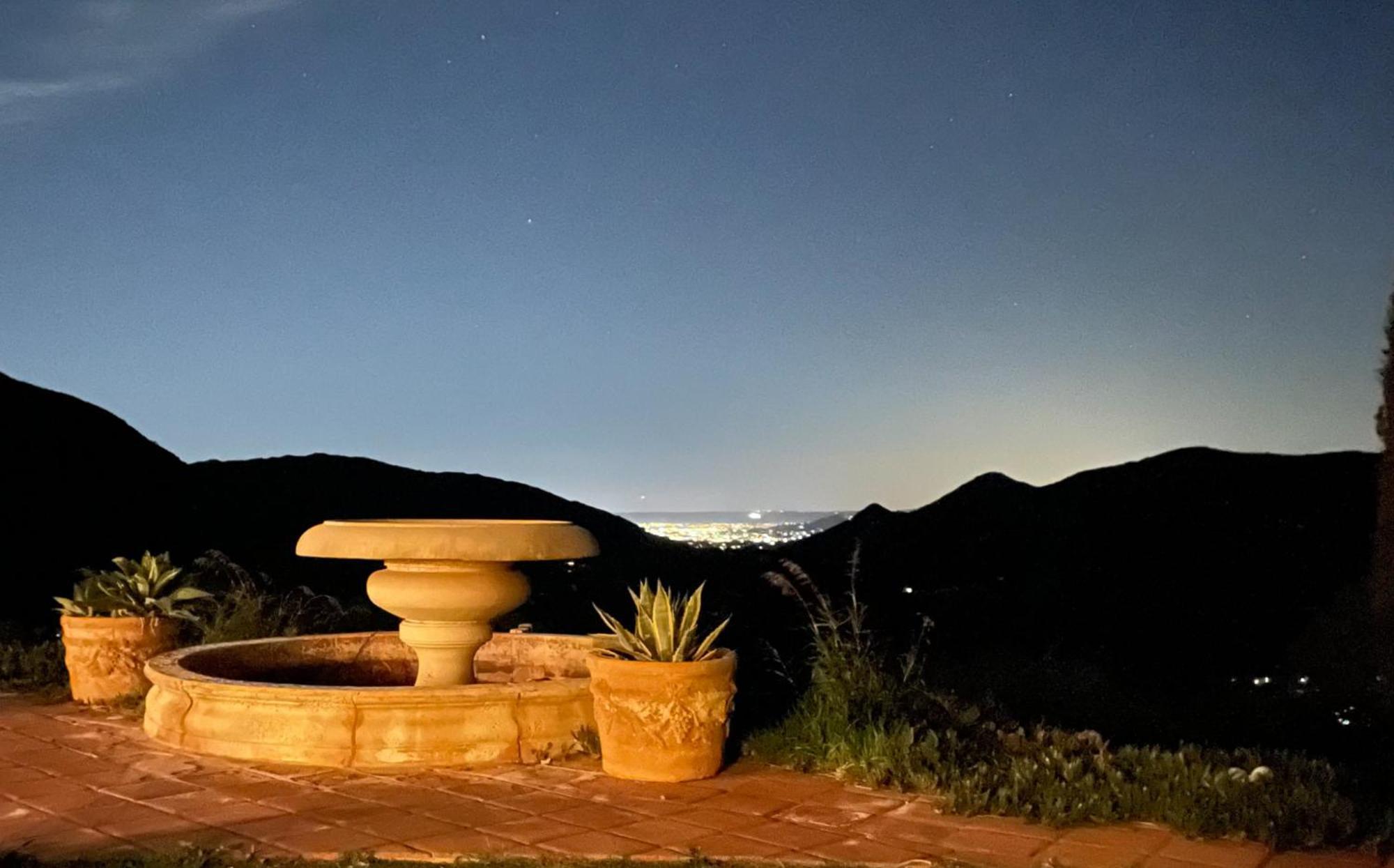 Private Home On 10 Acres - Heated Salt Pool & Jacuzzi, Mountain & City Views, Horseshoes, Basketball, Bbq, Golf Putting, Foosball, Croquet, Bose Stereo, White Cotton Bedding - Hilltop Hacienda, Pool Heat Optional Jamul Buitenkant foto