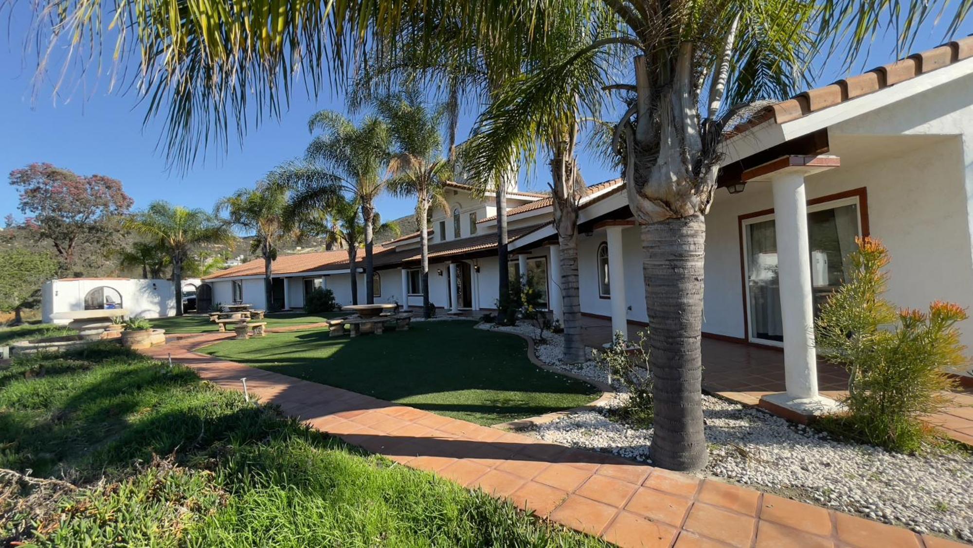 Private Home On 10 Acres - Heated Salt Pool & Jacuzzi, Mountain & City Views, Horseshoes, Basketball, Bbq, Golf Putting, Foosball, Croquet, Bose Stereo, White Cotton Bedding - Hilltop Hacienda, Pool Heat Optional Jamul Buitenkant foto